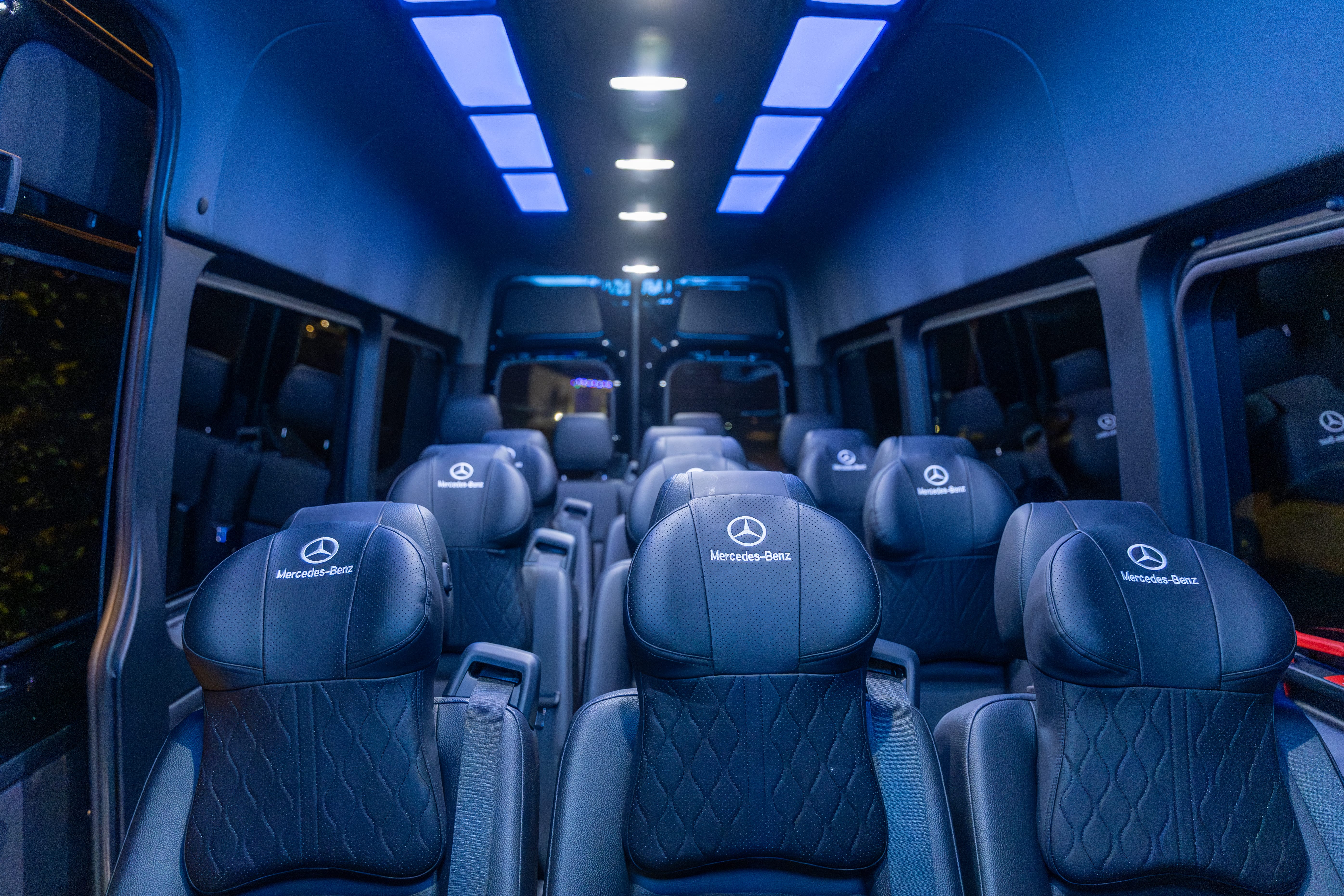 MERCEDEZ-BENZ SPRINTER 2500 15 PASSENGER Image 102